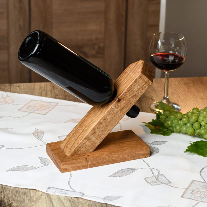 Drewniany stojak na wino